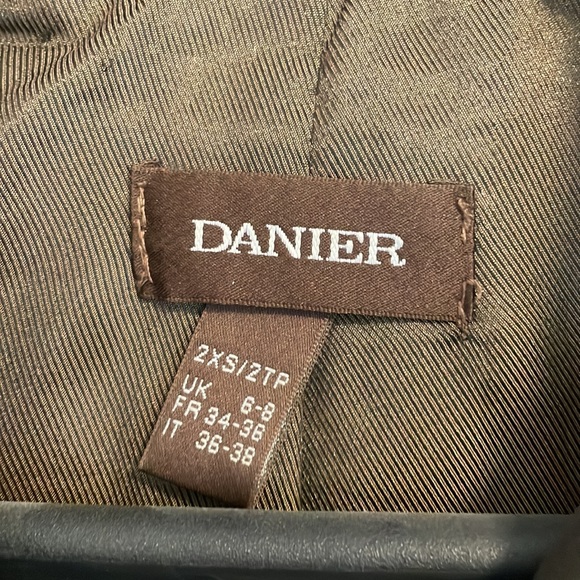 Rich brown Danier leather jacket with lots of pockets - Picture 2 of 6